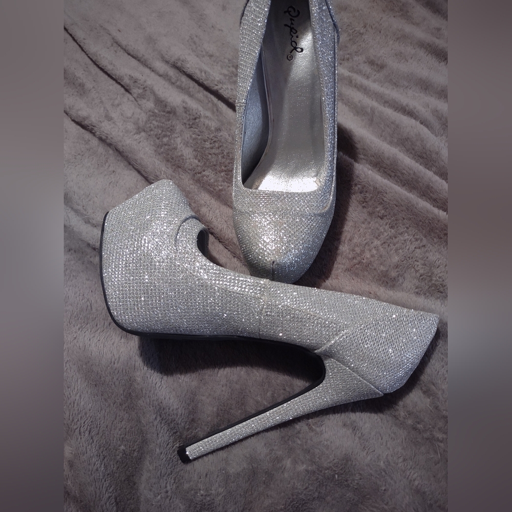 Shoes by qupid